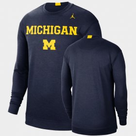 College Basketball University of Michigan Basketball Team Spotlight Longsleeve Men's Navy T-Shirt 625712-524 College Basketball University of Michigan Basketball Team Spotlight Longsleeve Men's Navy T-Shirt 625712-524